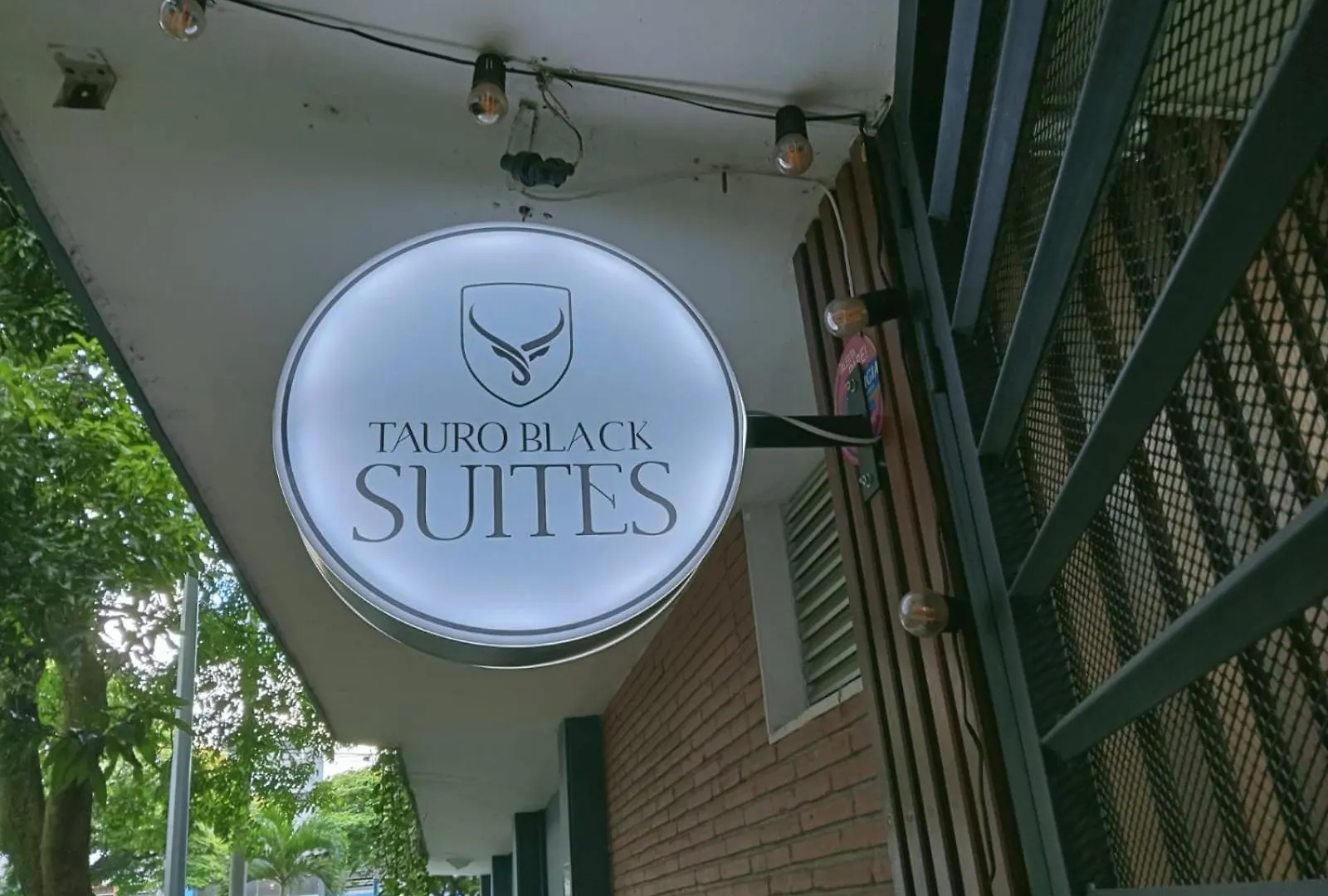 Hotel Tauro Black Suites Cerca Al Estadio Atanasio Girardot Medellin