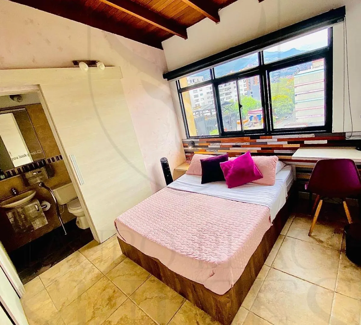 Tauro Black Suites Cerca Al Estadio Atanasio Girardot Medellin Hotel